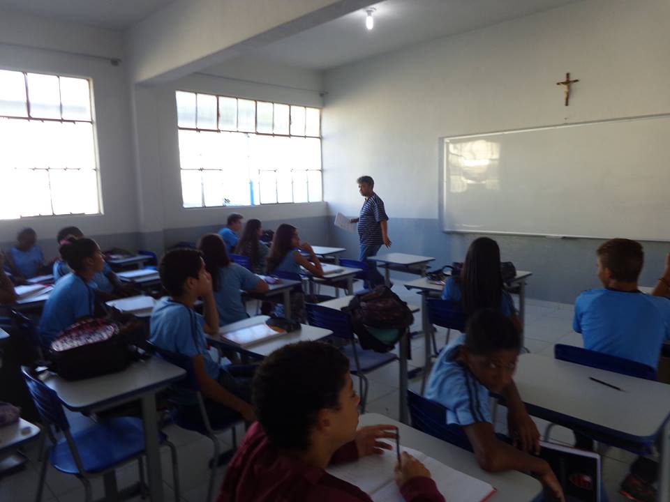 Tadeu e alunos(as).